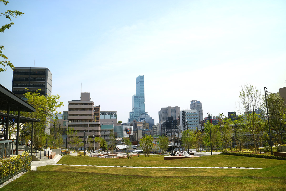 In front of the hotel is the “Miya-green”, a vast garden area of approximately 7,600 square meters.