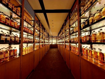 Amazing! Amber-colored walls lined with thousands of bottles of whiskey