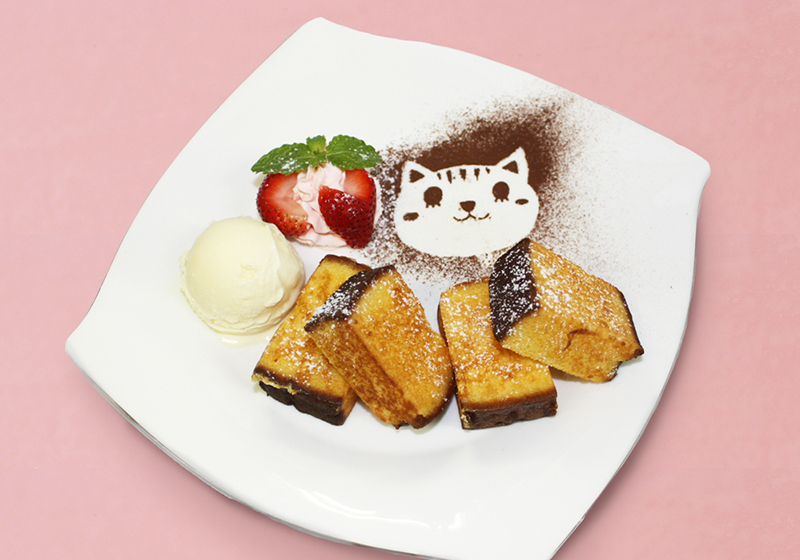 This is a French toast-like sweet made from castella.