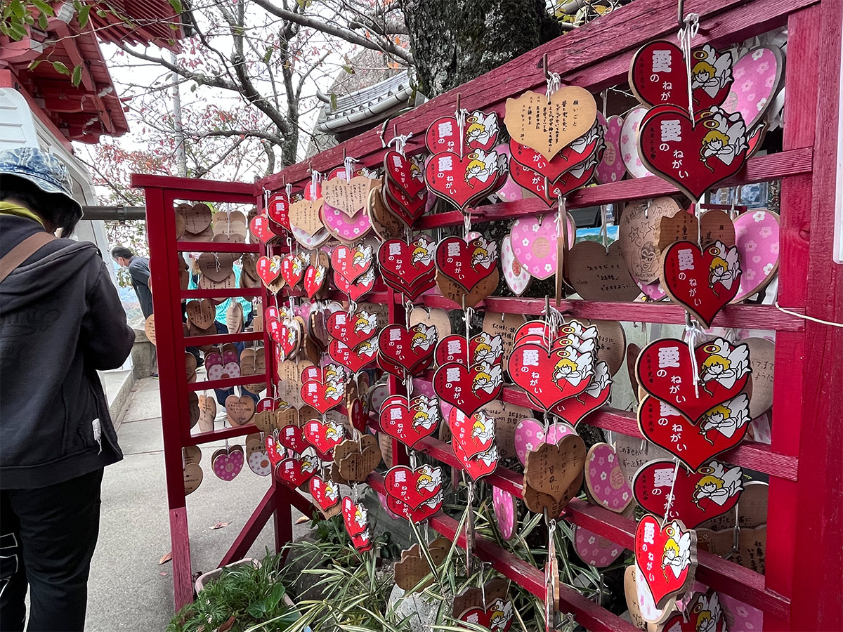 There were also ema (votive votive tablets with wishes written on them).