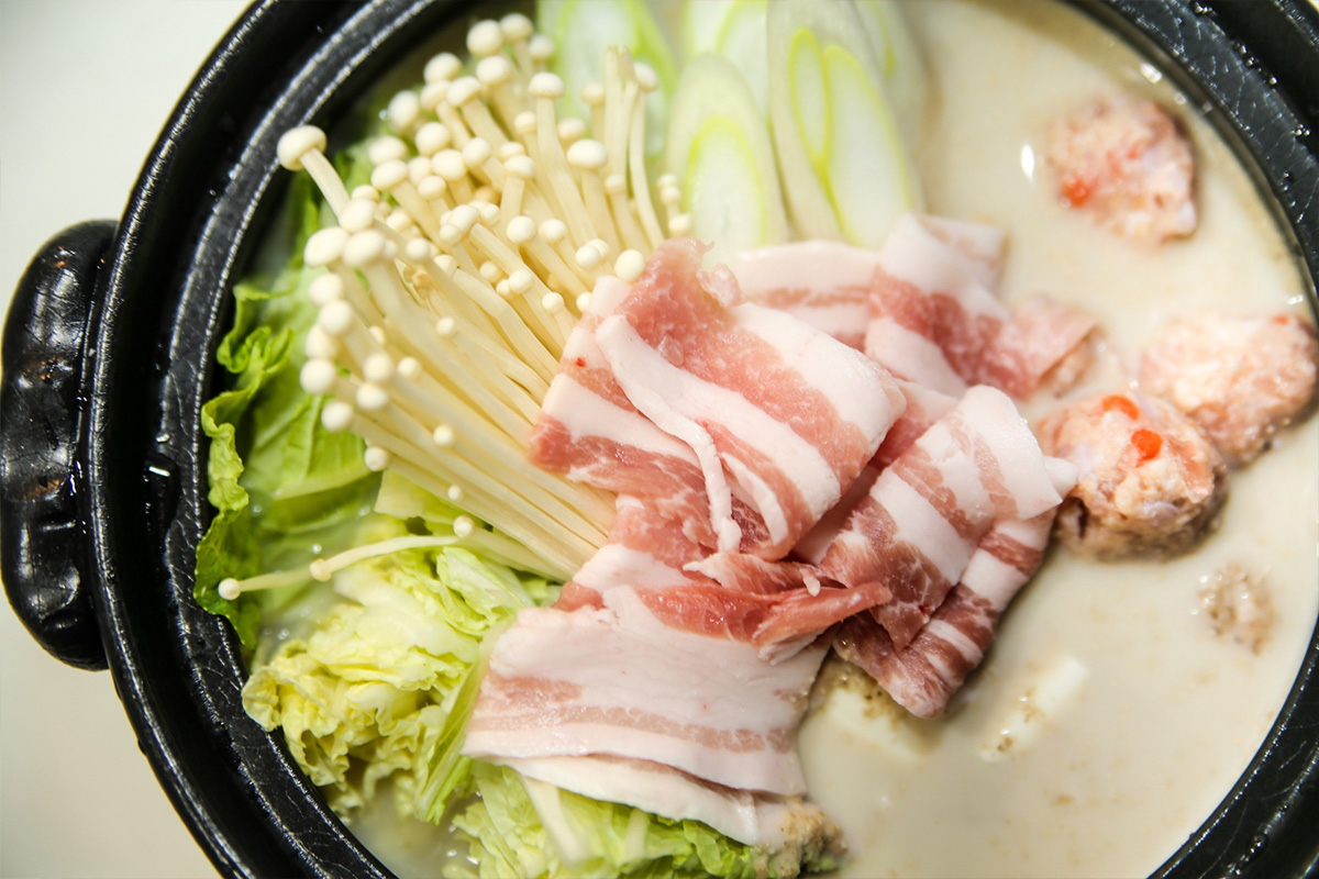 Japanese hot pot dishes (nabe)