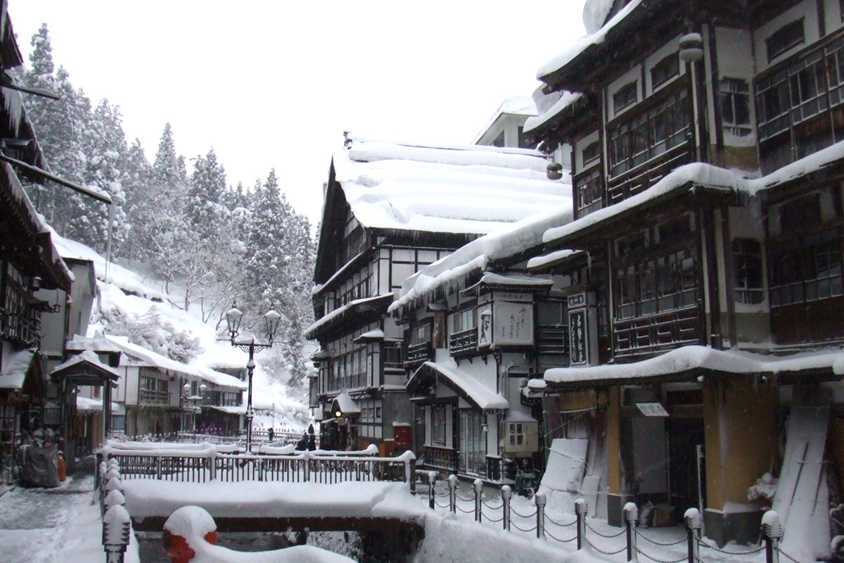 Ginzan onsen And the view with the snow is lovely! But it looks very cold.