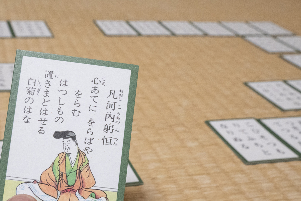 This is a card game called "Hyakunin Isshu", which was created in Japan in about 1280.