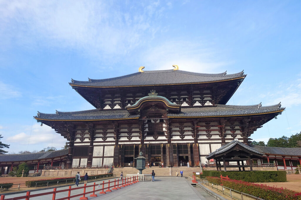 Other World Heritage sites in Nara Park include Todaiji Temple, Kasuga Taisha Shrine, and Kofukuji Temple.