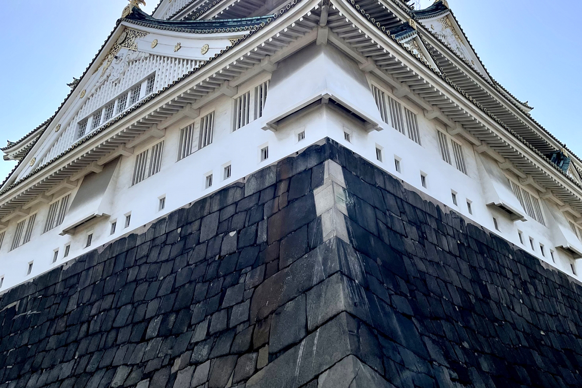Osaka Castle's stone walls were transported using kelp!
