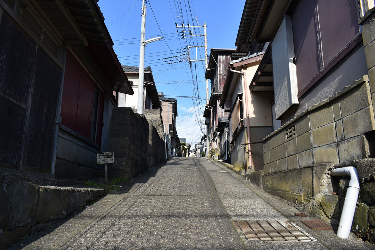 The area near Tokawa Station, the last stop of the tour, is a town that retains the atmosphere of a good old fisherman's town.