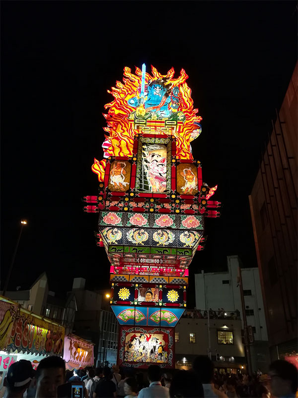 Yes, the fire festival called "Nebuta Matsuri" is also famous! Large floats appear and dancers dance while shouting "rassera".