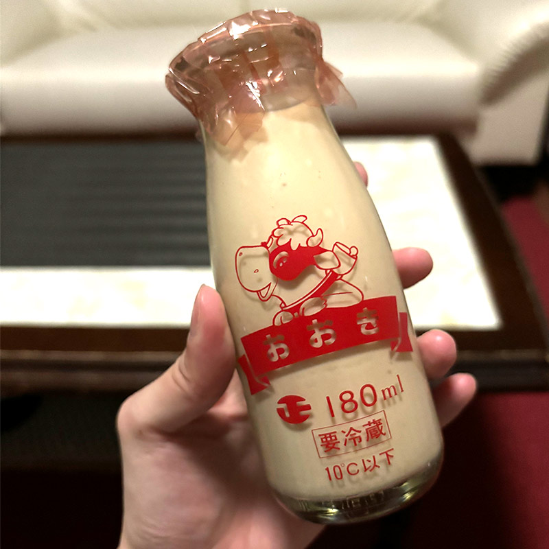 In the old days, drinks in bottles like this were the norm in Japan. Retro and cute!