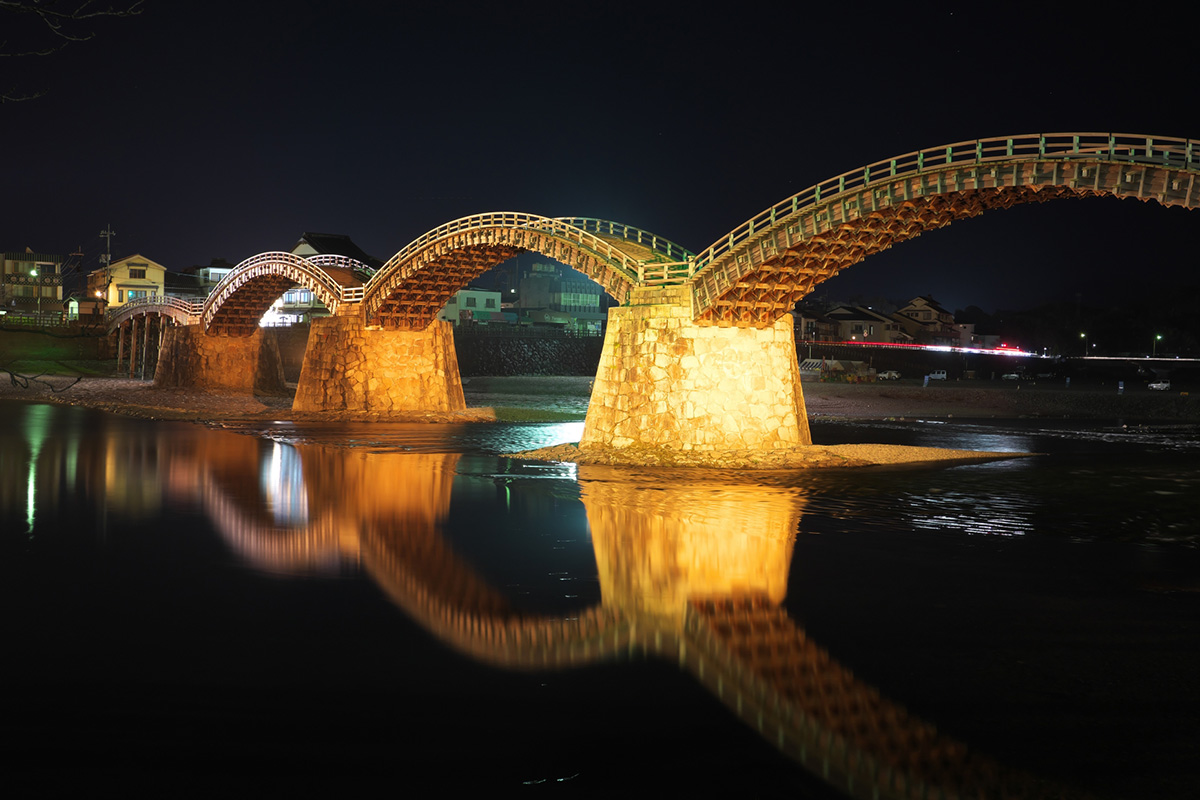 Kintai Bridge is also beautifully illuminated. It is very powerful!