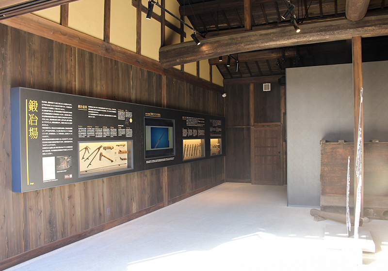 Let's visit an Edo-era blacksmith shop.