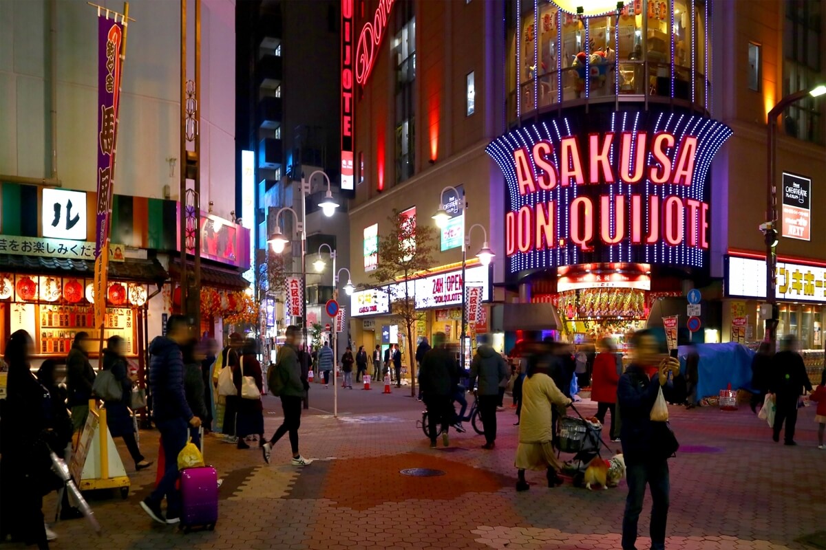 Streetscape of Asakusa Roku-ward