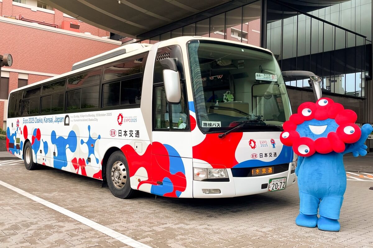 Two shots of Myaku-myaku and a bus wrapped with the Expo design by Nippon Kotsu Bus
