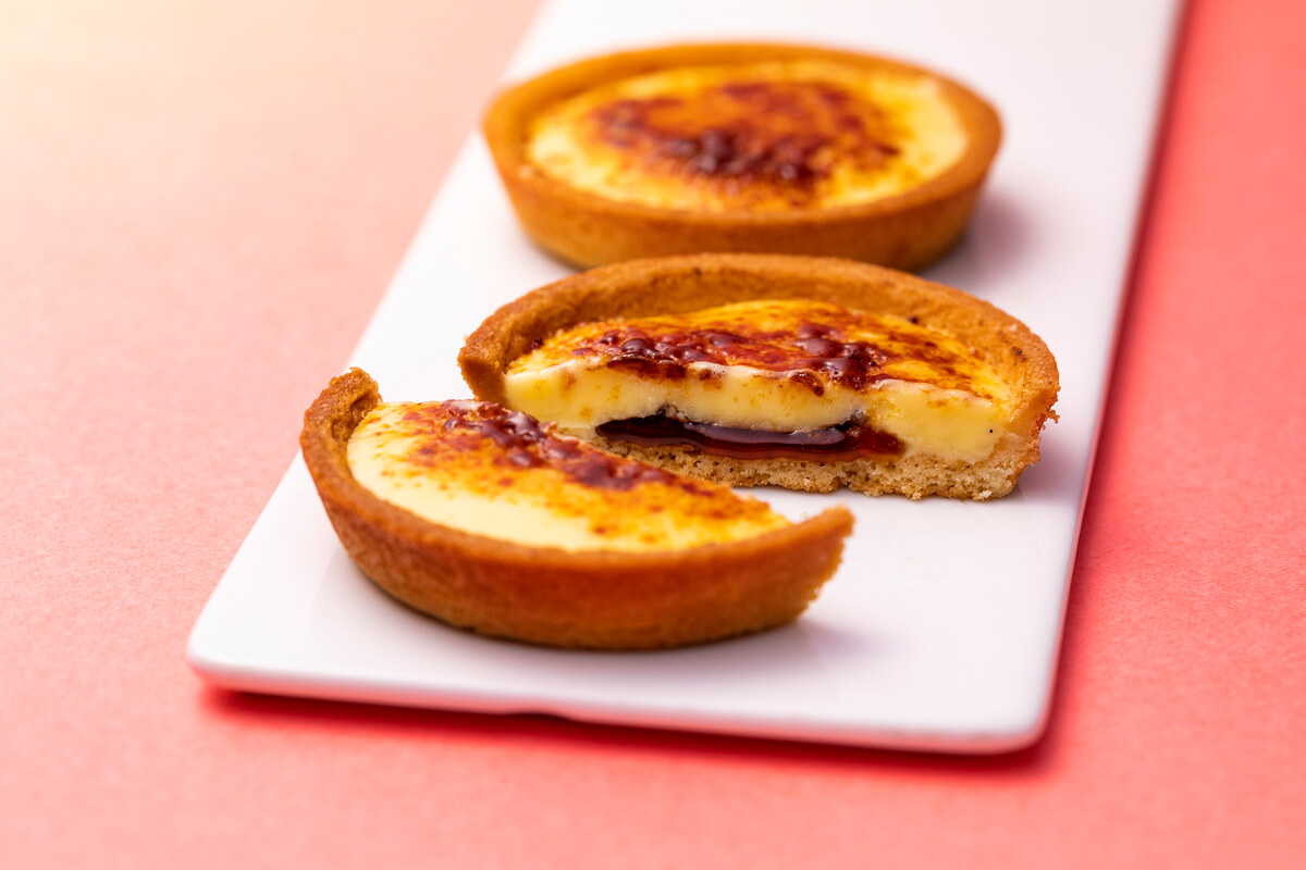 Creme Brulee Tart/ In love with a coffee shop.