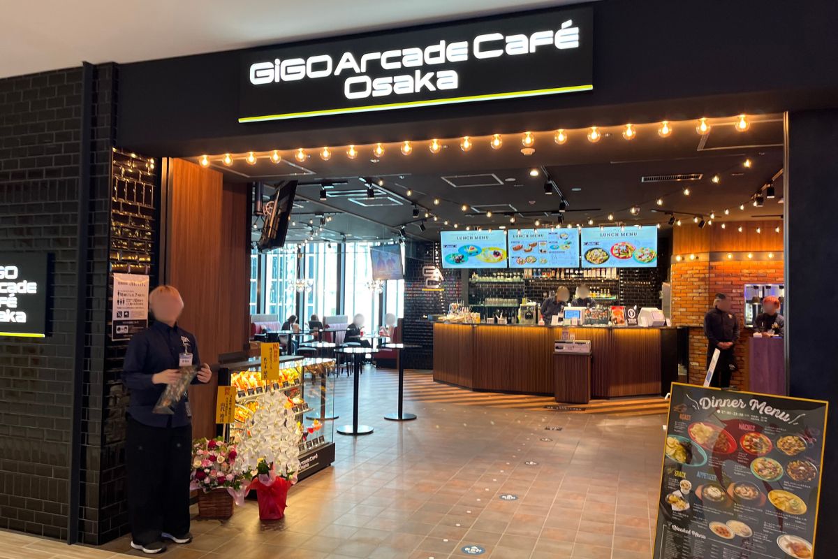 GIGO Arcade Café Osaka, a new type of amusement where you can enjoy games while eating