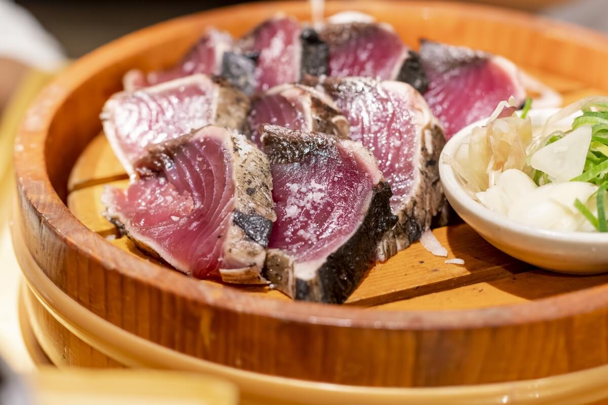 Kochi's representative gourmet, Katsuo no Tataki (Bonito Tataki)