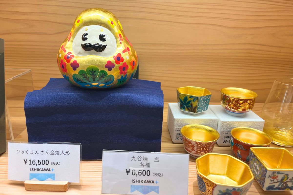 “Hyakuman-san” Ornaments and Kutani Ware