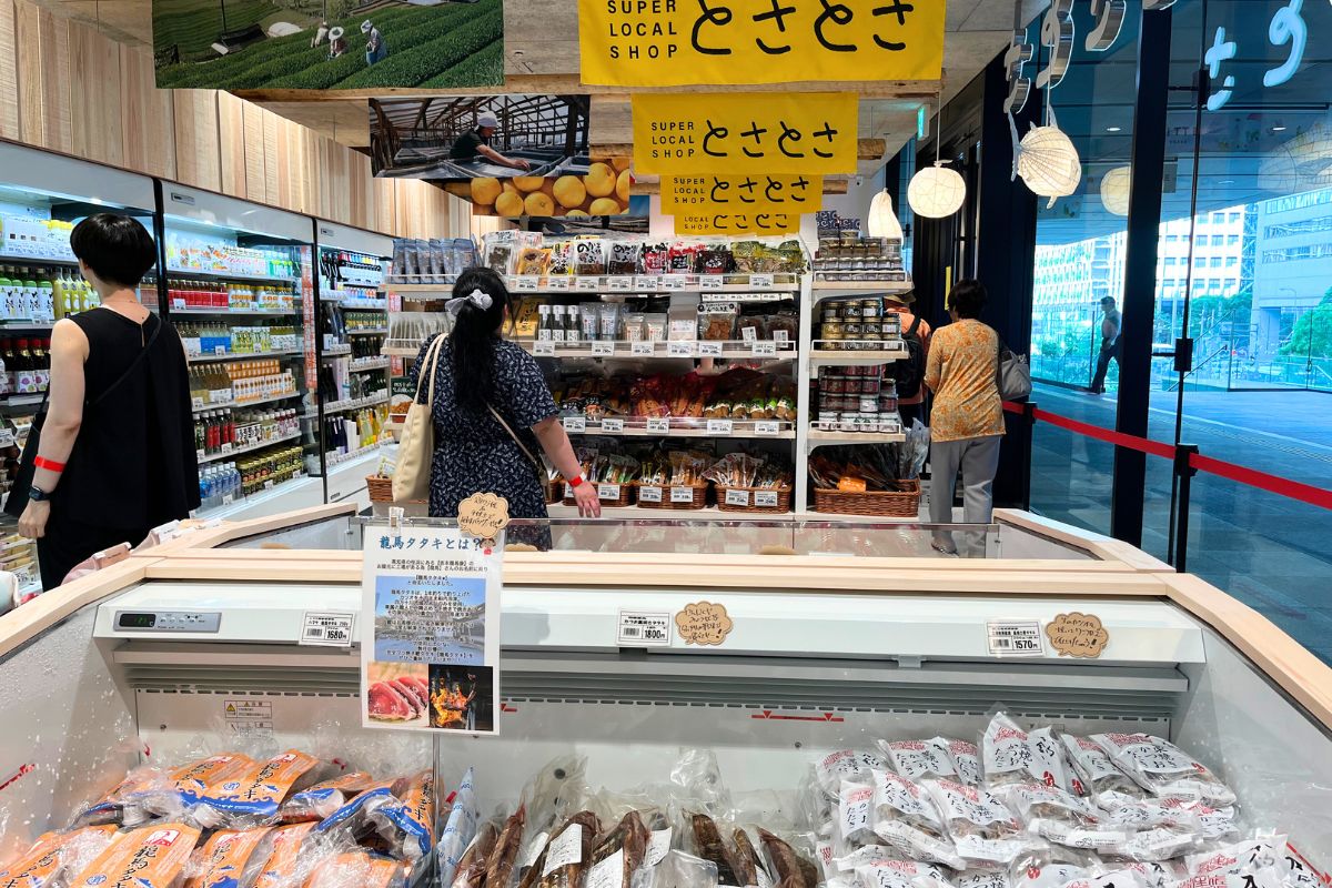 SUPER LOCAL SHOP TOSATOSA, an antenna store of Kochi Prefecture