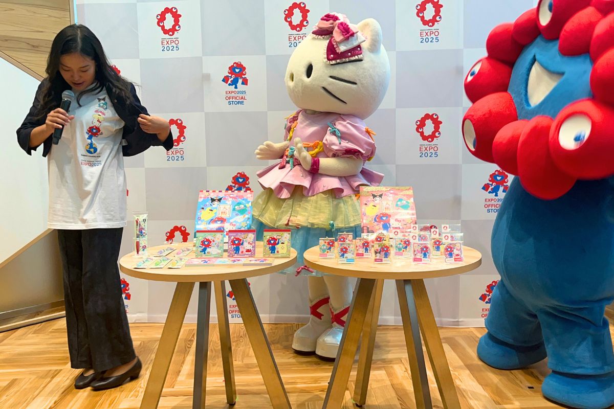 Sachiko Nakajima wearing a T-shirt designed by Sanrio Characters and MYAKU-MYAKU