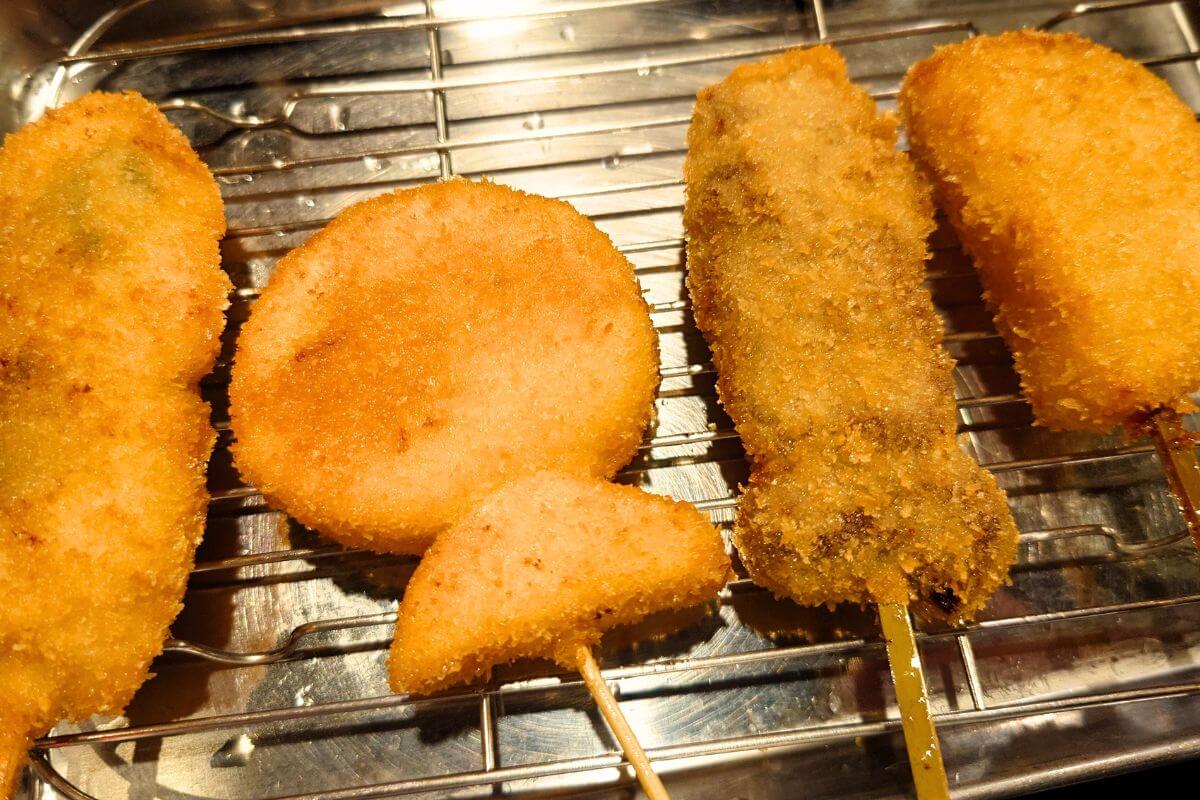 What is the difference between kushikatsu and kushi-age?