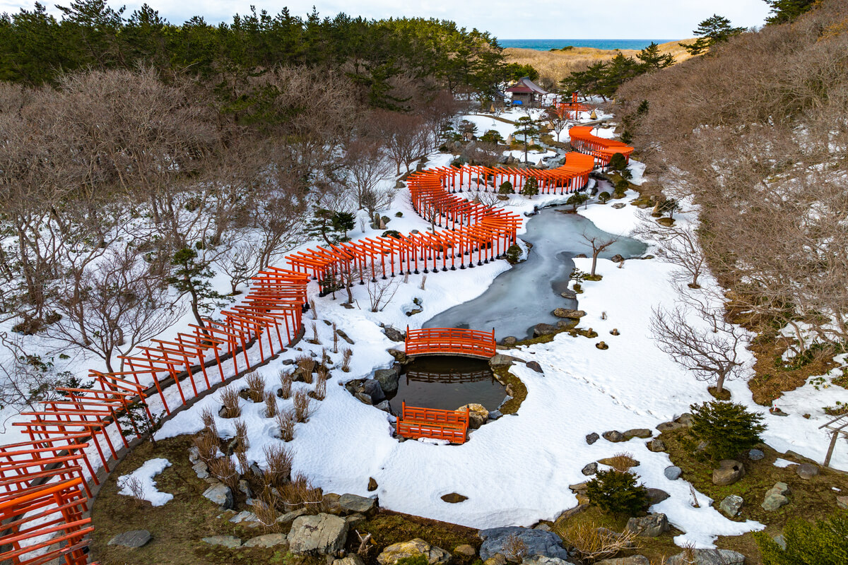 Takayama Inari Shrine, with its thousand torii gates and fantastic snowy scenery