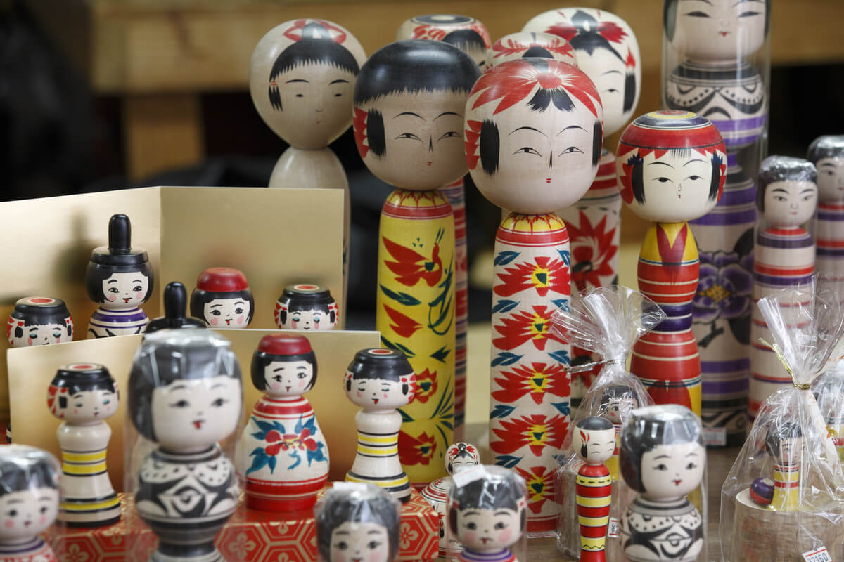 Tsugaru Nuruyu Wooden kokeshi doll (Tsugaru Style kokeshi)