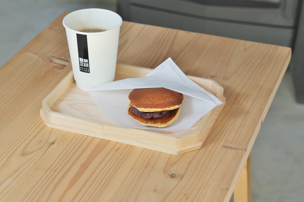 Take-out coffee and dorayaki at Asuka Stand