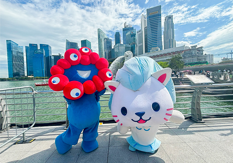 Singapore's official mascot Merli and MYAKU-MYAKU