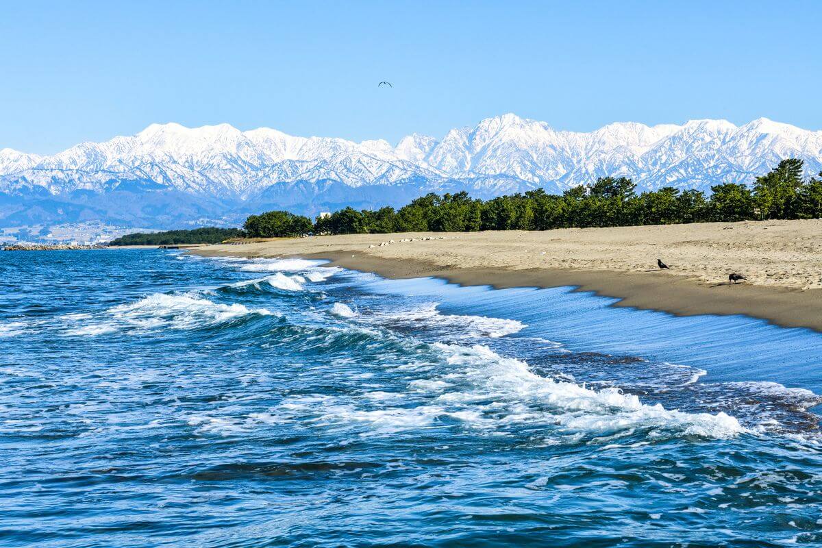 Iwasehama beach and Tateyama mountain range in Toyama