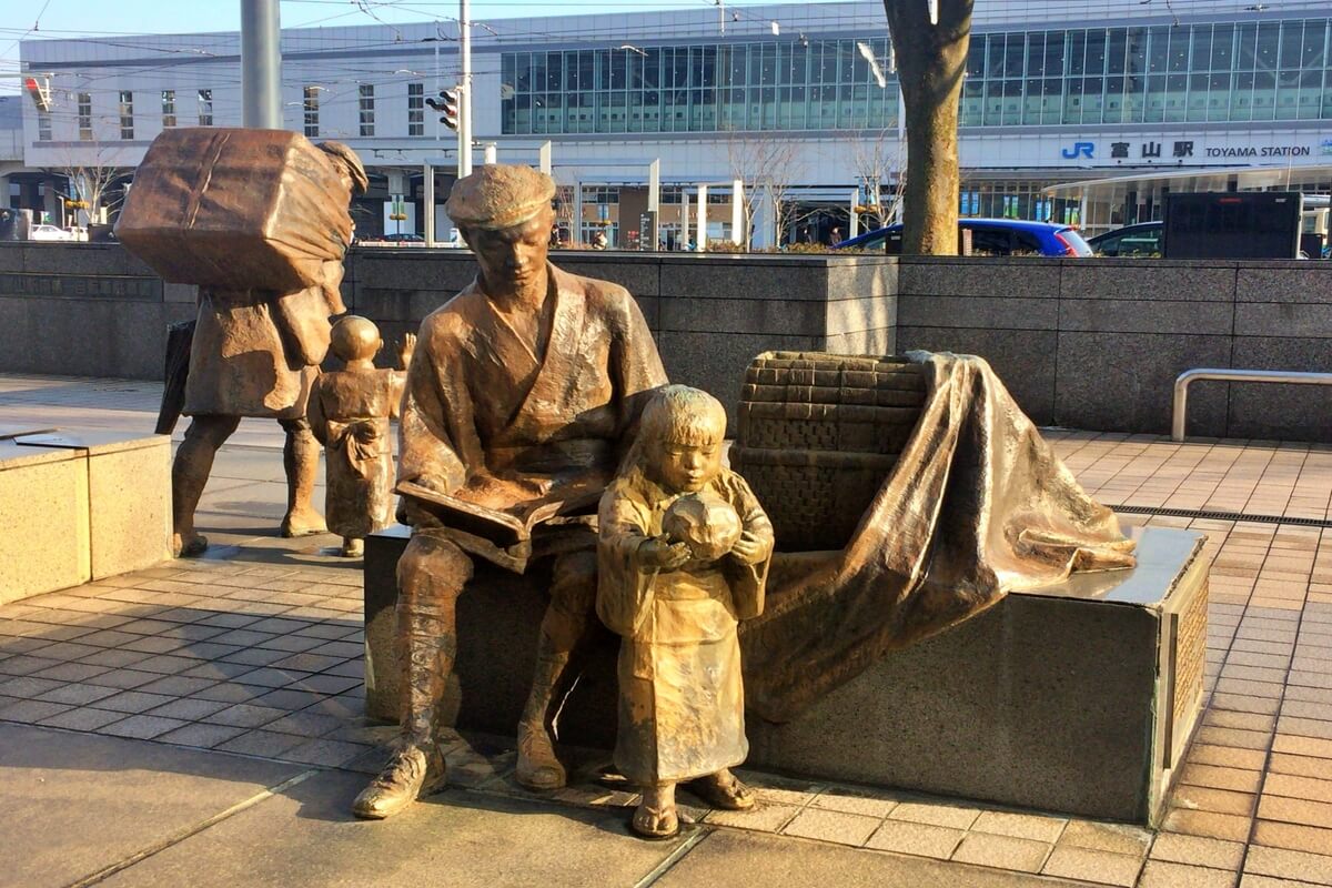 Baiyaku-san (Medicine Seller) in Toyama, the City of Drugs