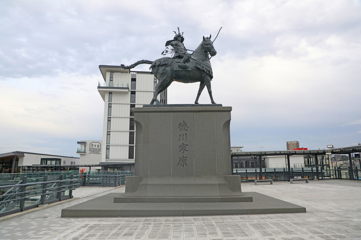 Bronze statue of Tokugawa Ieyasu in front of Higashi-Okazaki Station, Aichi Prefecture