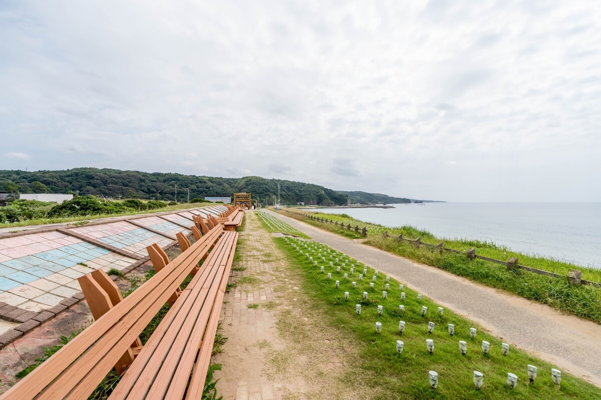 Pale pink “Masuhoura Beach Attraction “The Longest Bench in the World”