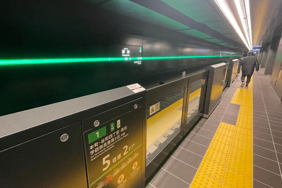 Platform of Yumeshima Station, the only rail access