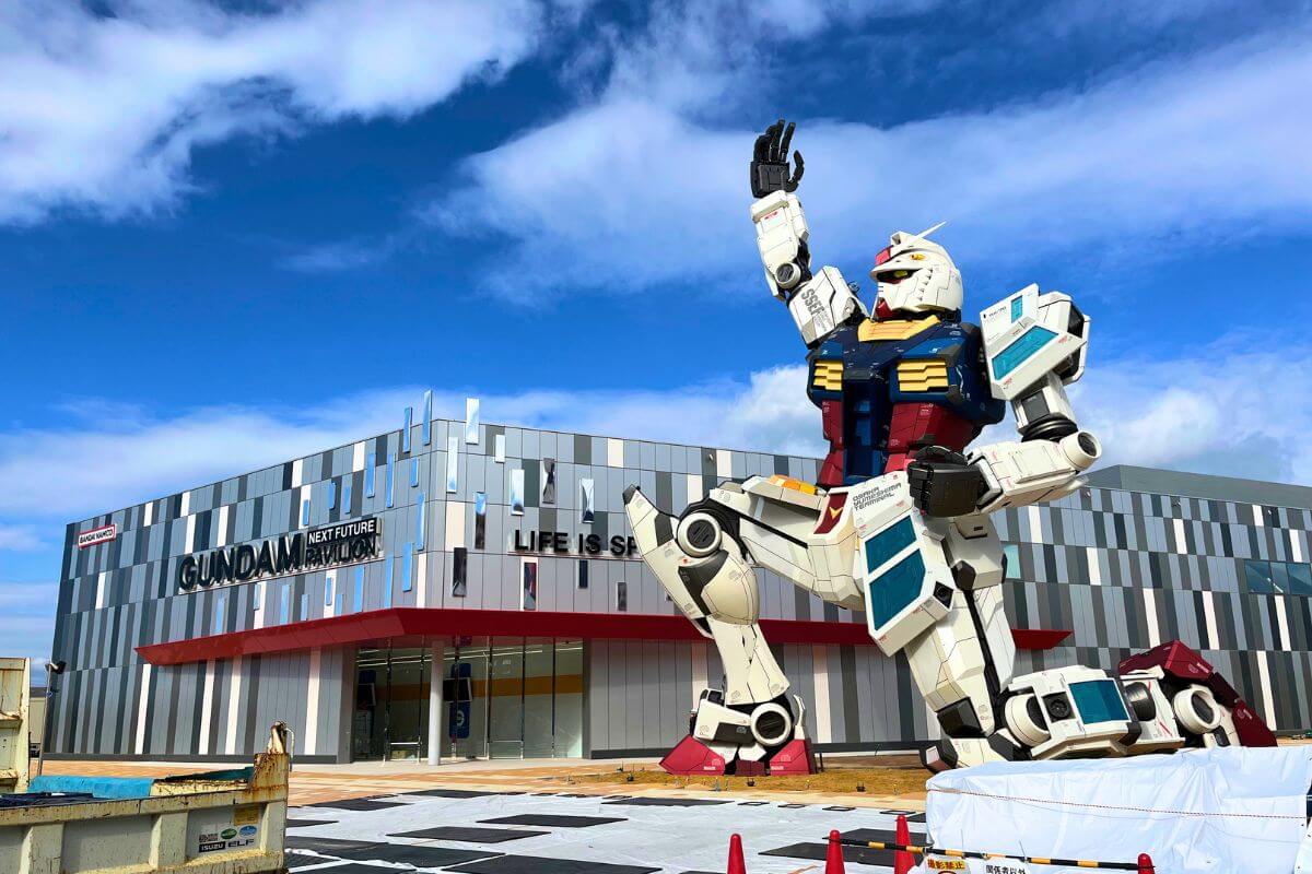 Life-size Gundam welcomes you to GUNDAM NEXT FUTURE PAVILION