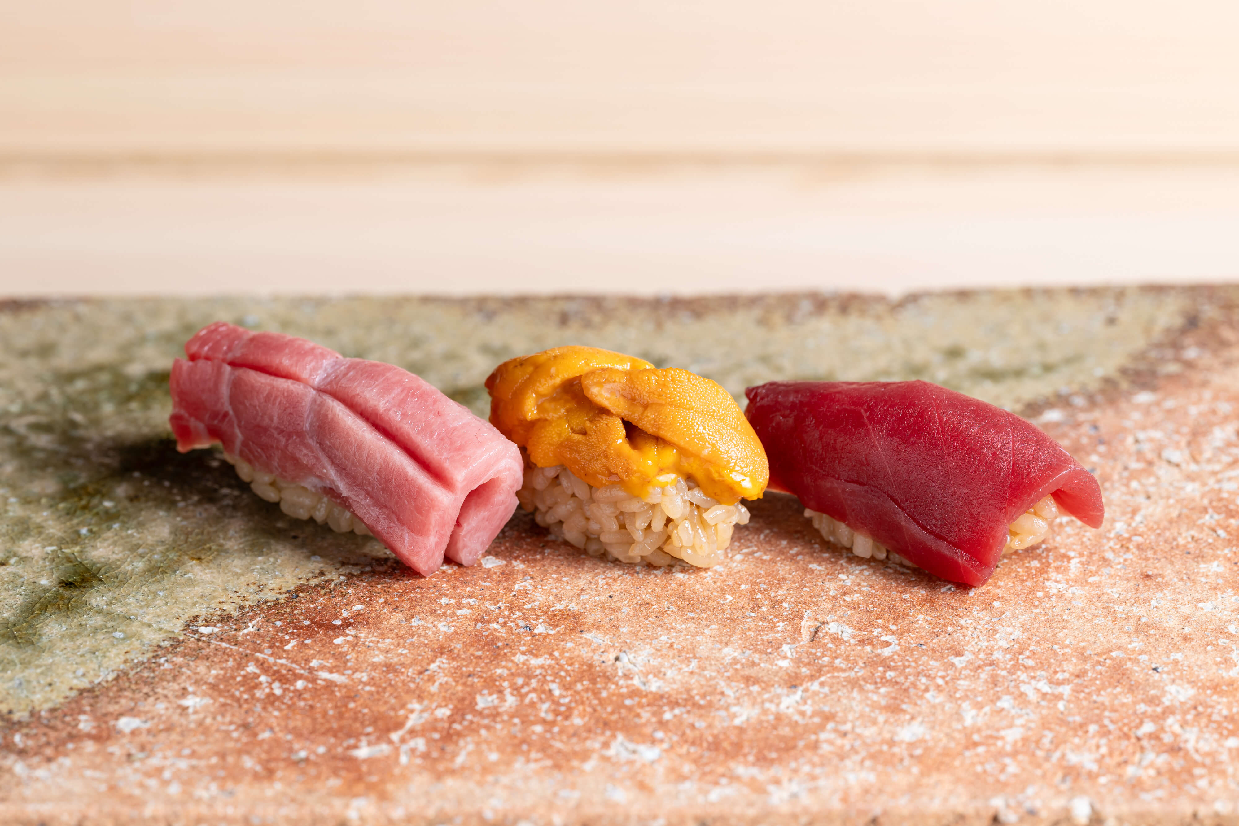Edo-mae sushi using seasonal fish from all over Japan