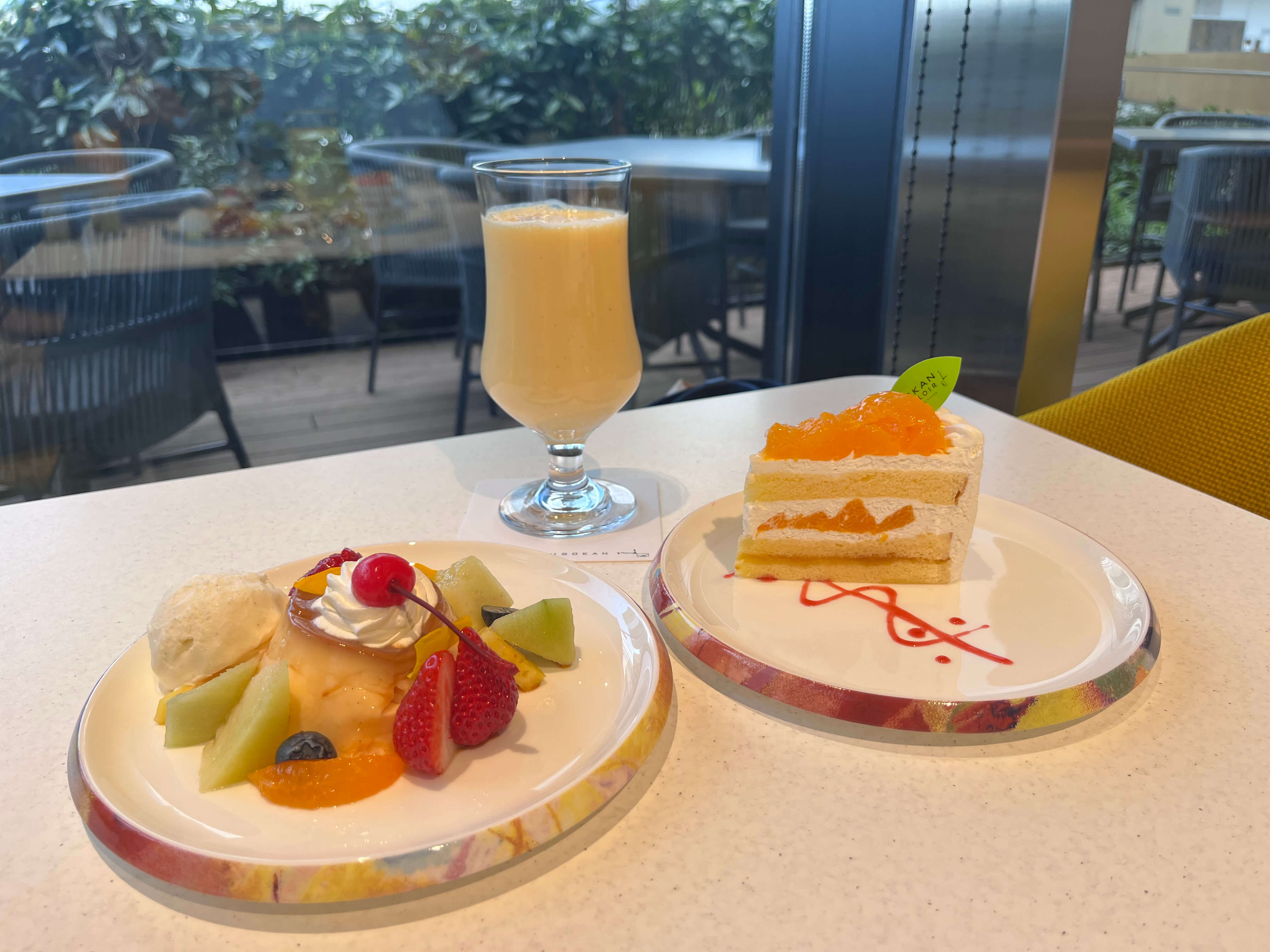 Cakes and puddings can be eaten in the store