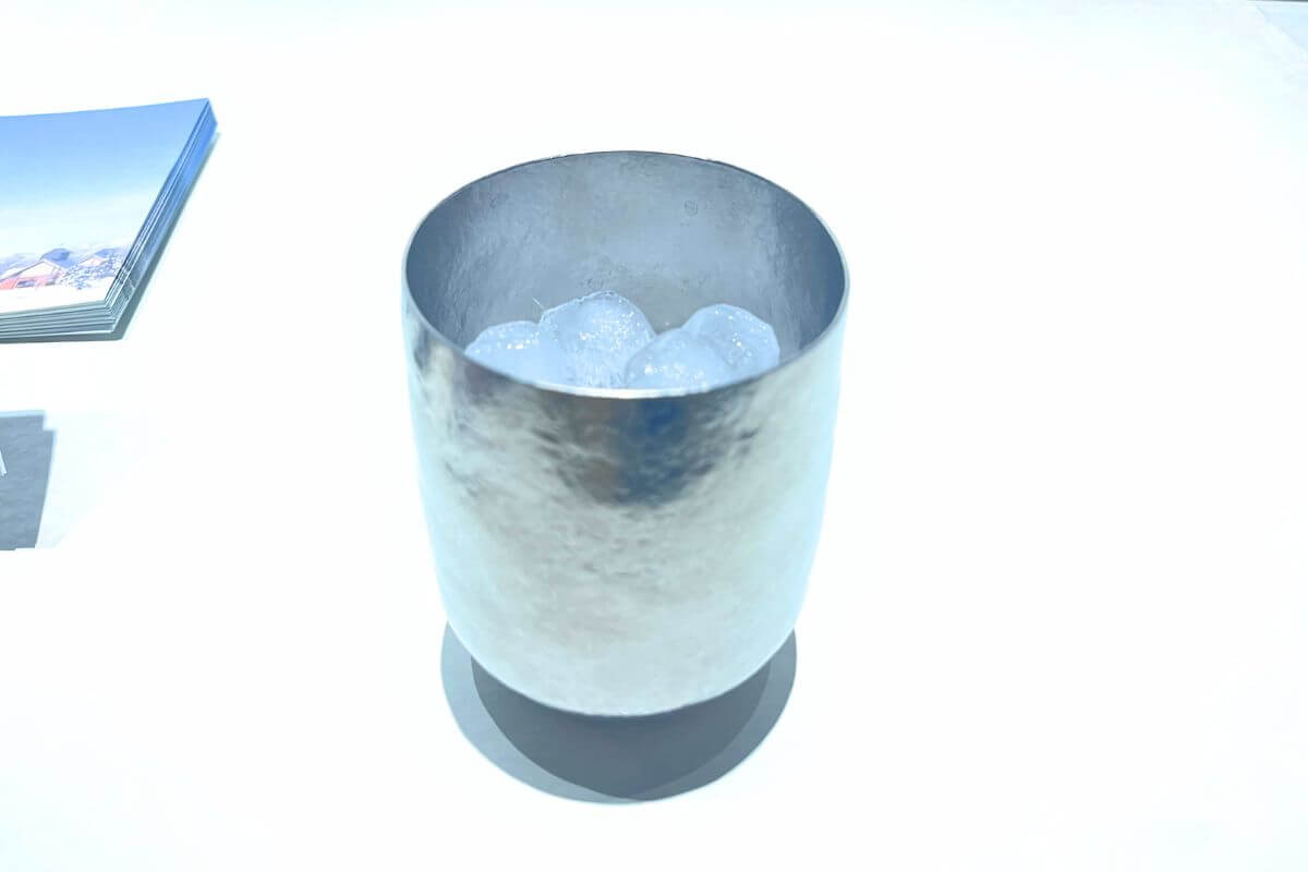 Made of titanium vacuum duplex for excellent heat and cold retention