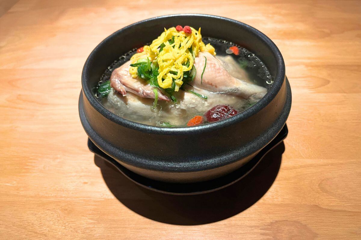 Korean cuisine and Samgyetang “Korean Restaurant Iru”