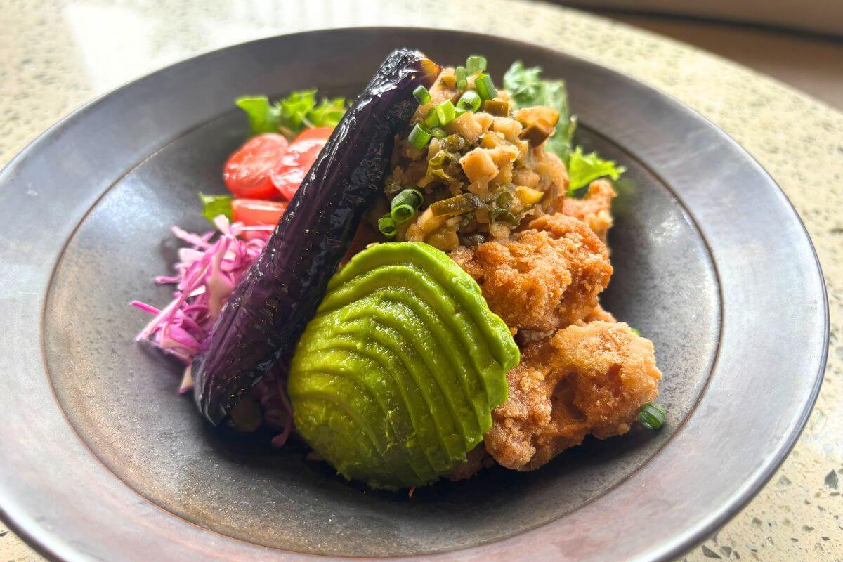 Choose from three types of vegetable karaage rice bowls