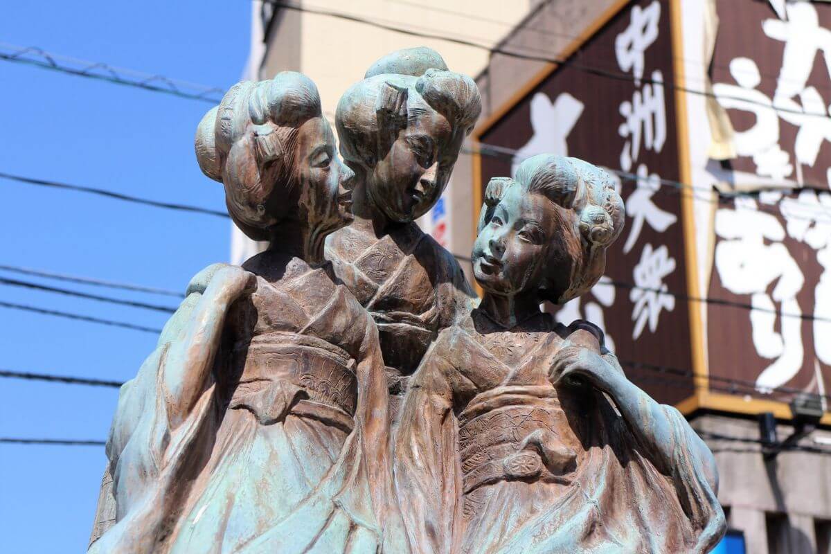 A bronze statue based on the Hakata doll 