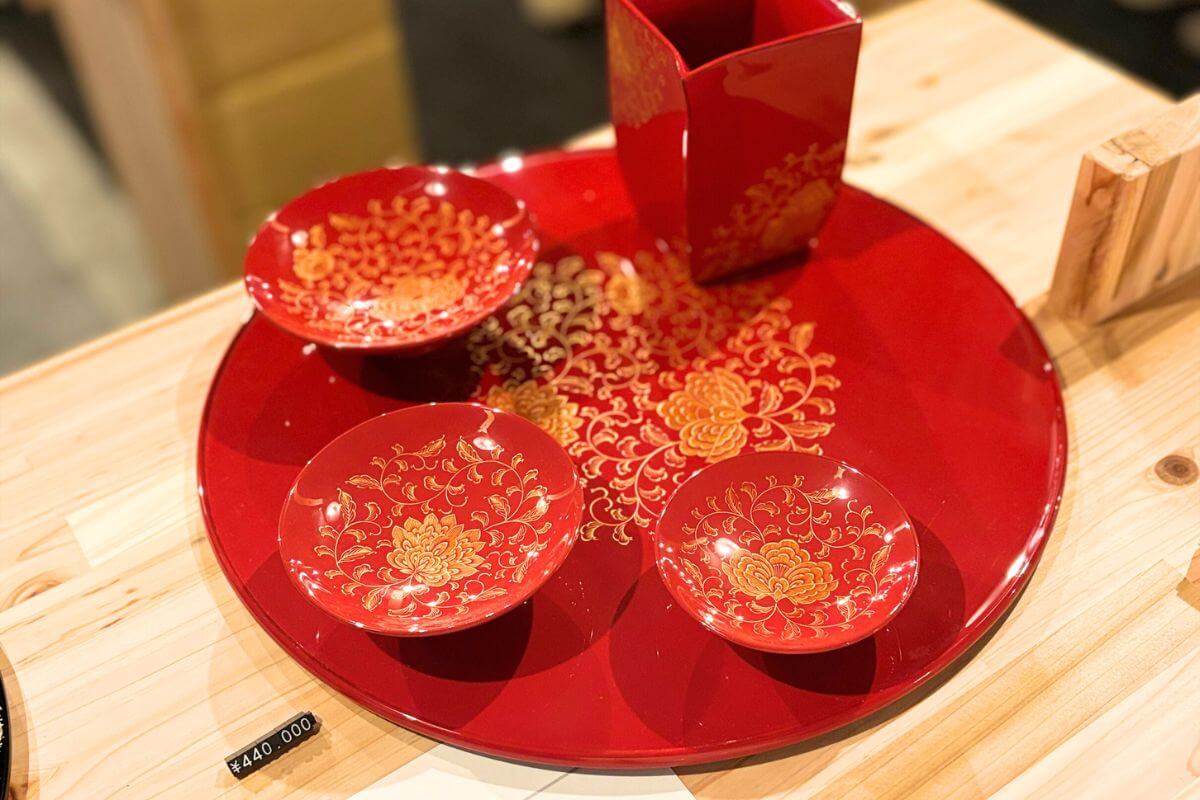 Wajima lacquerware from Taya Shikkiten