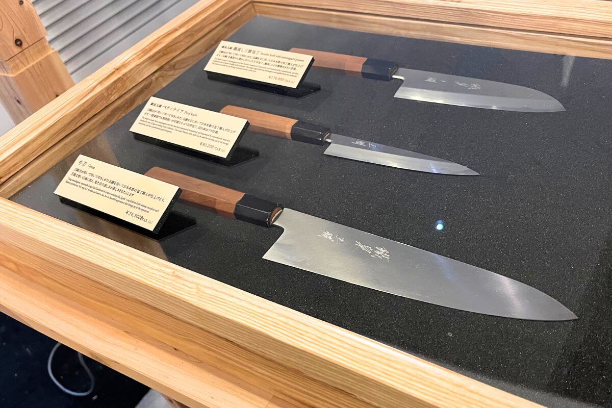 Knives made from Tamahagane