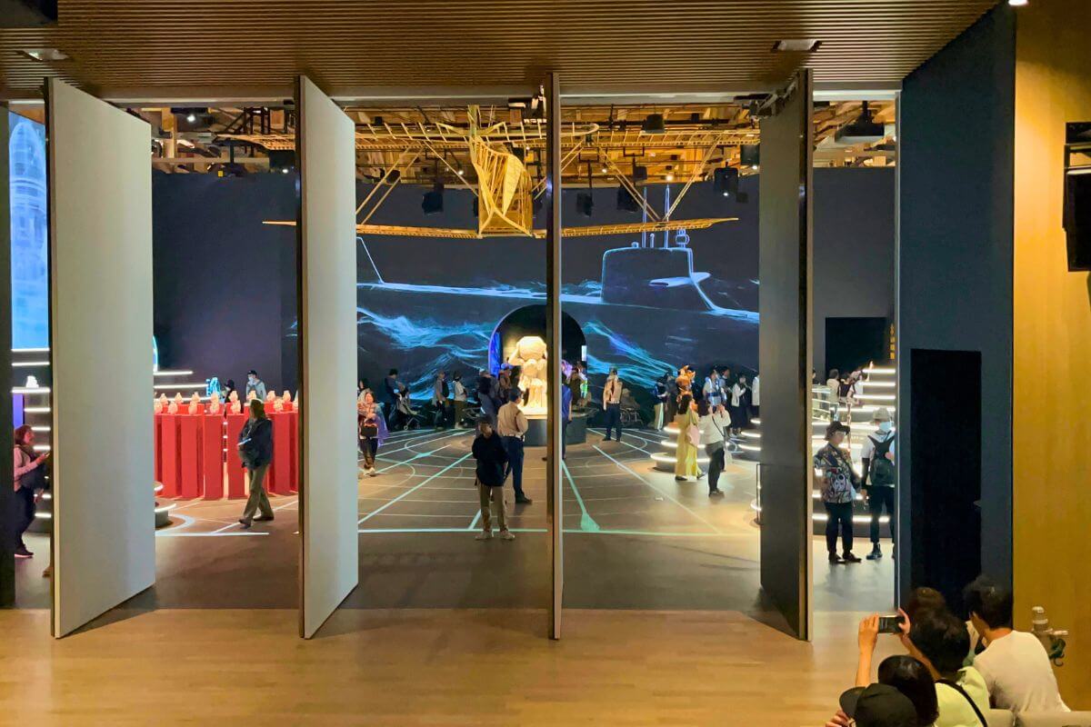 Transition from theater to exhibition