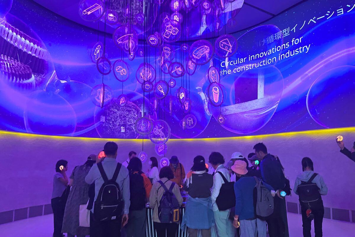 Touch panel display on Germany's circular economy initiatives