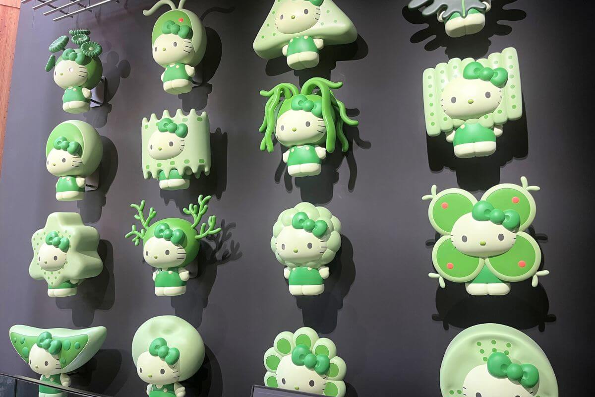 An exhibition of Hello Kitty transformed into 32 types of algae