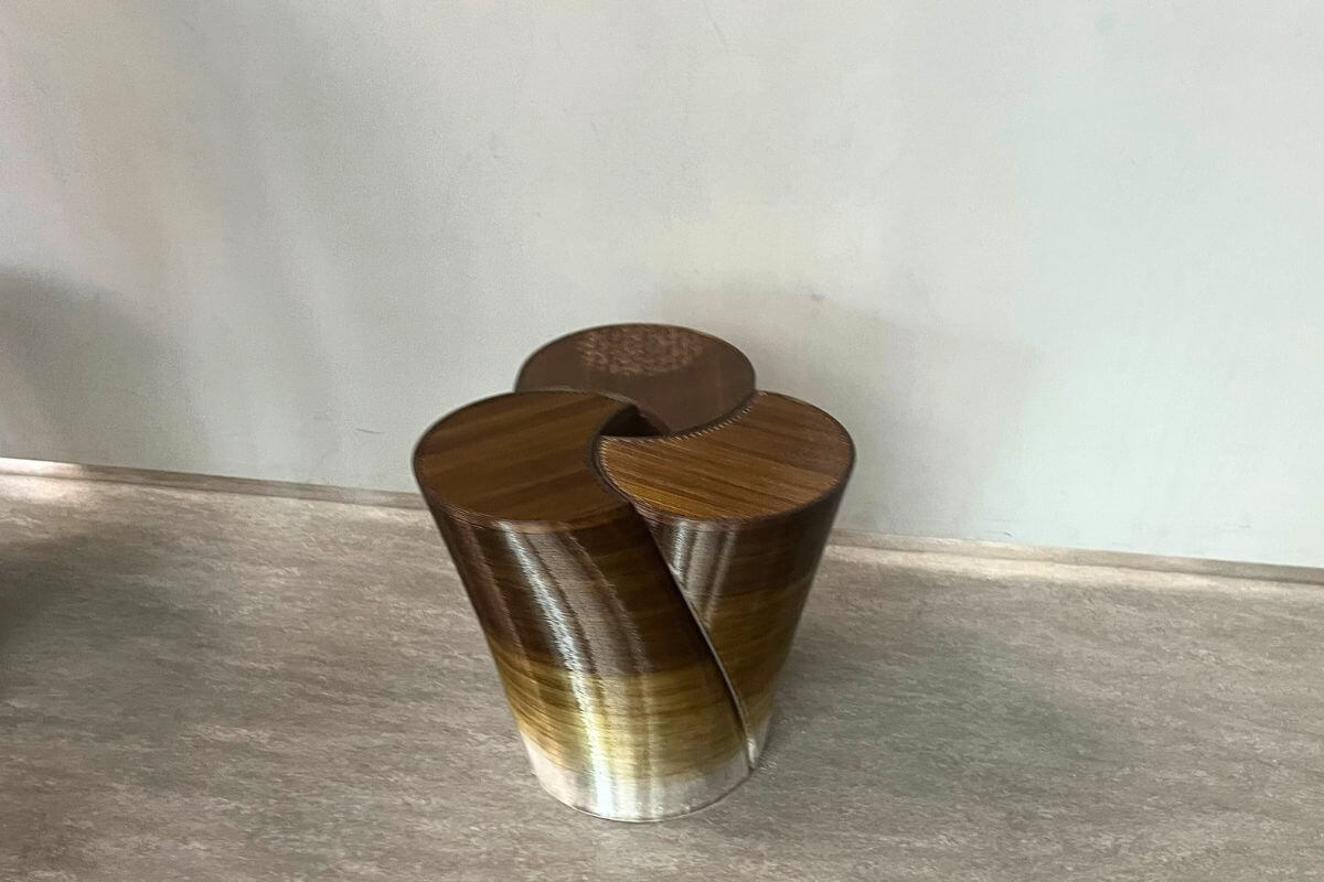 A stool made from plant-based bioplastic mixed with spirulina