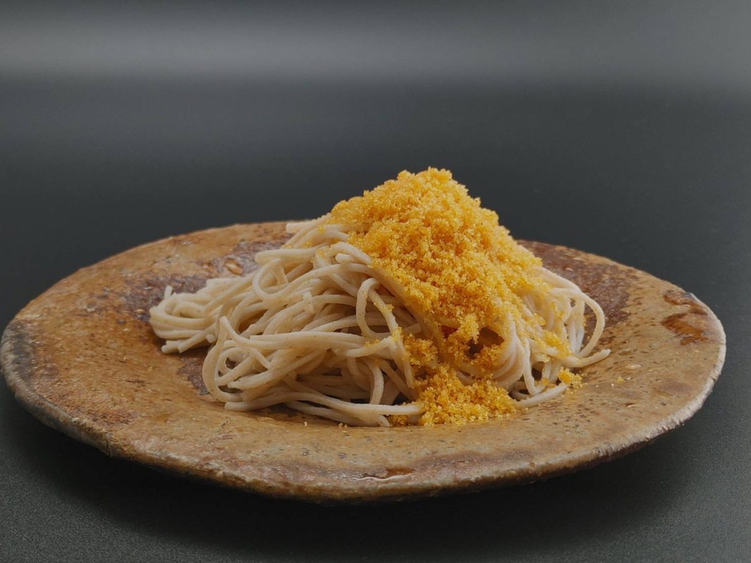 Soba noodle covered with crow's feet