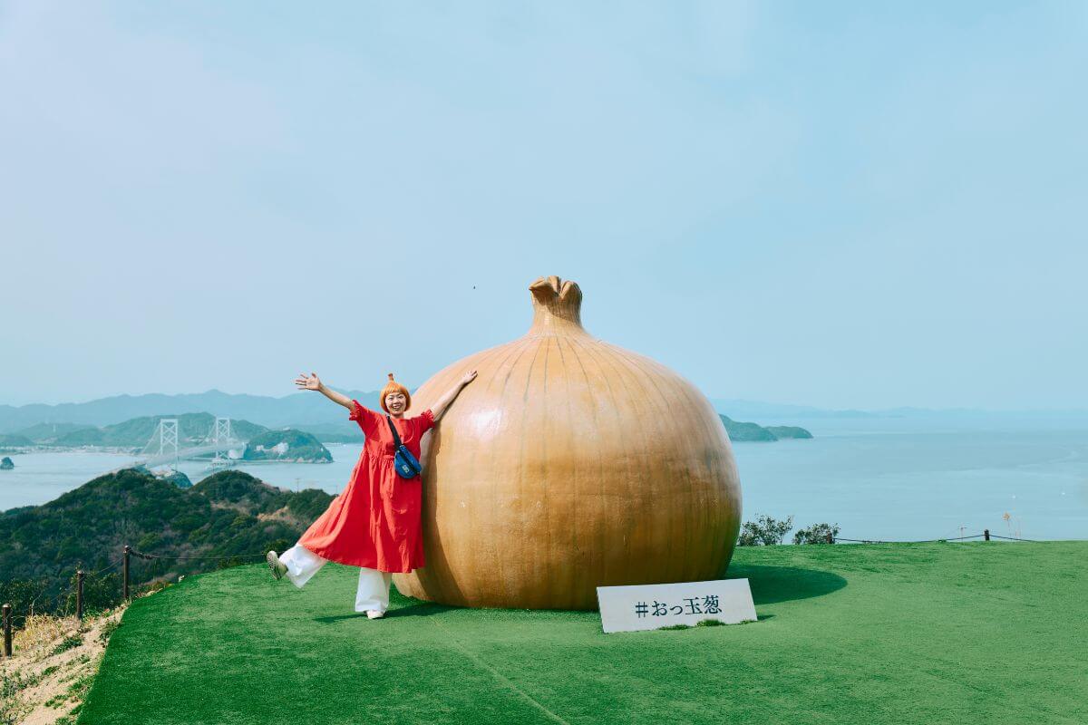 Giant onion sculpture, Ottamanegi