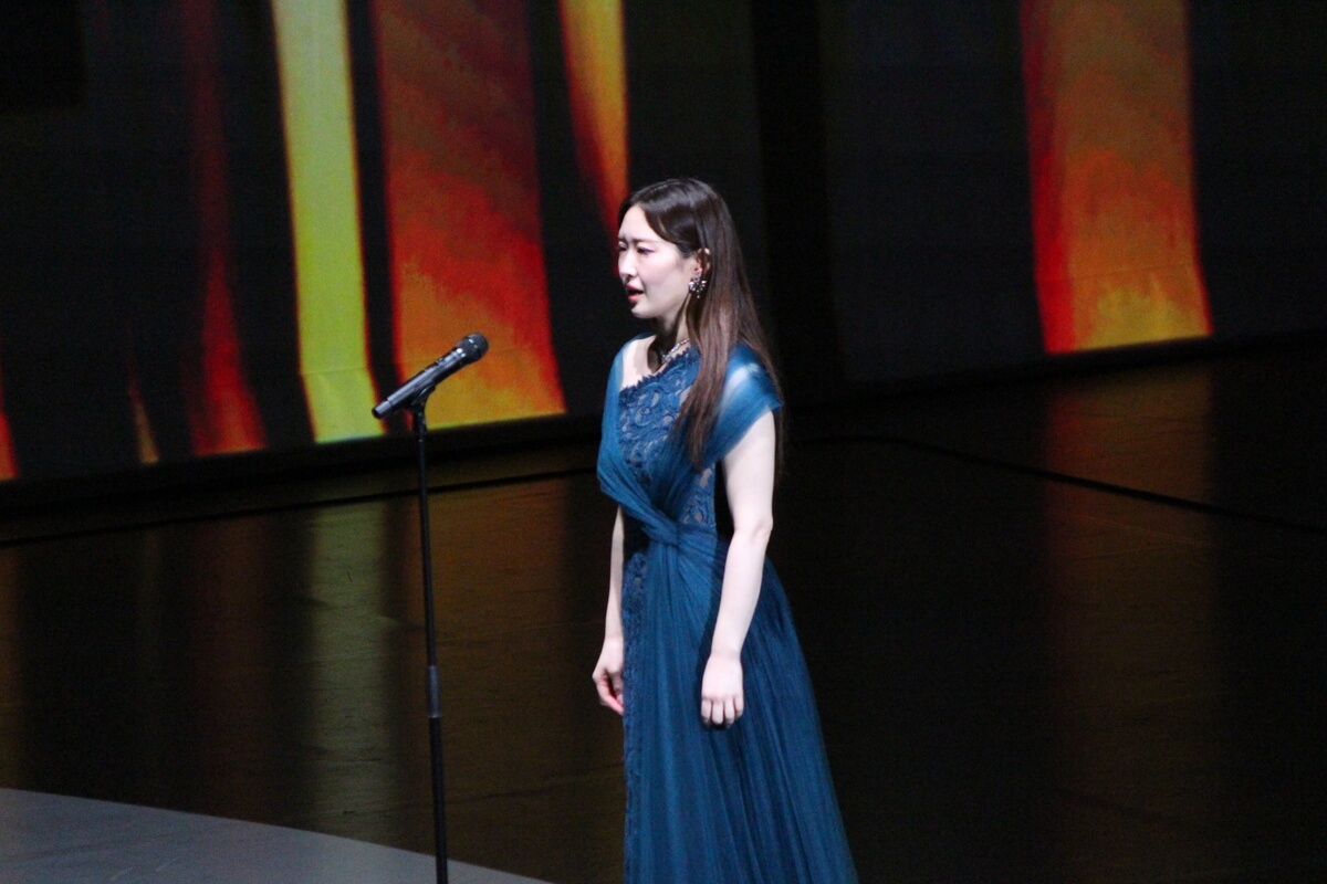 Ayano Nonomura performing the national anthem solo