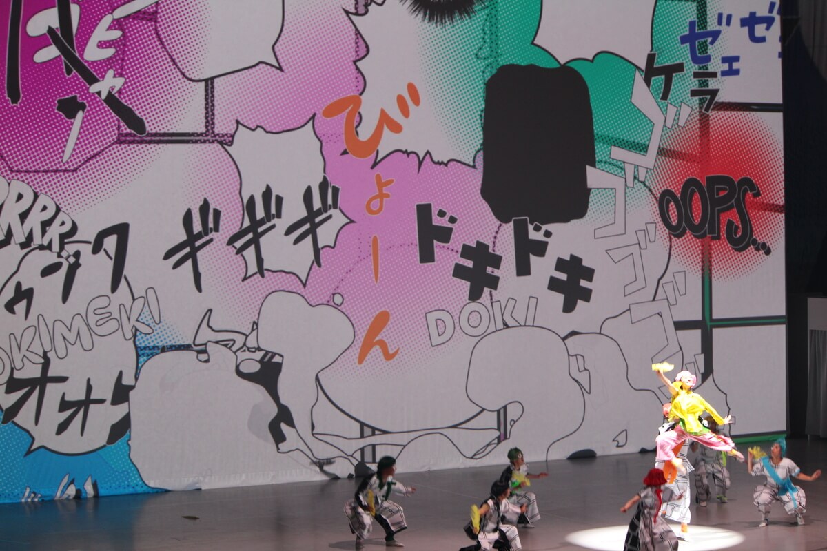 Performance incorporating manga