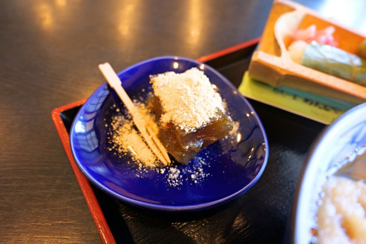 Warabi mochi